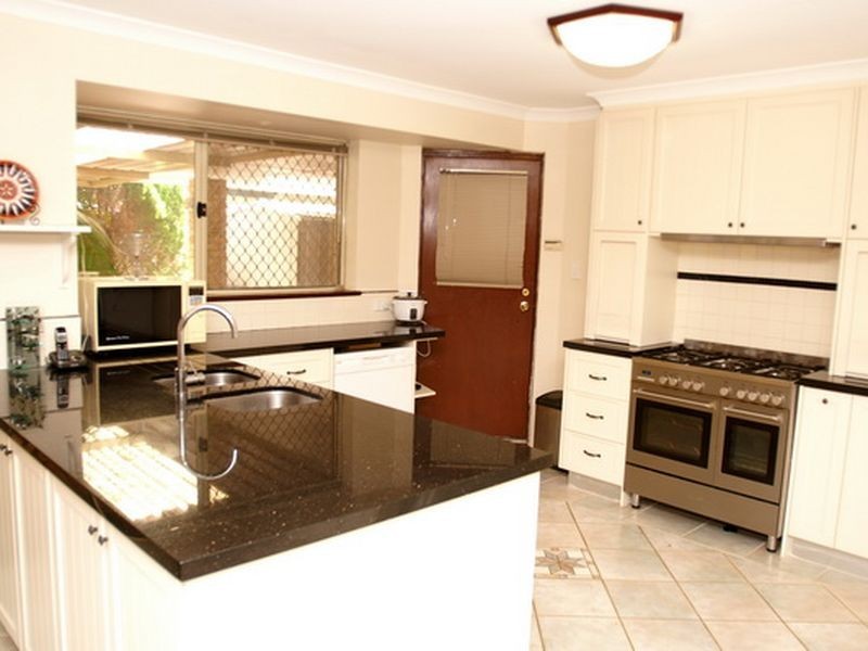 39 Molloy Circuit, Atwell WA 6164