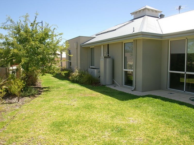 9 Hygeia Bend, Atwell WA 6164