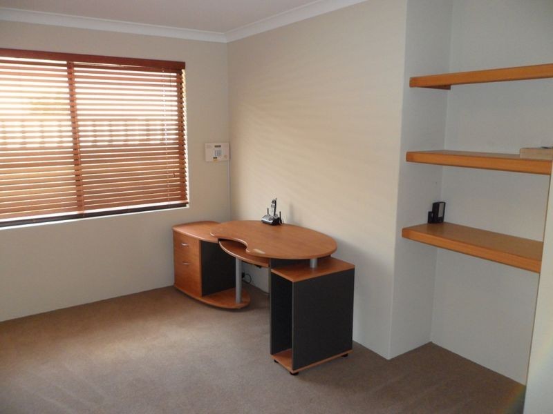 13 Lorne Avenue, Hammond Park WA 6164