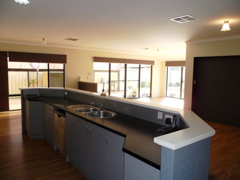 13 Lorne Avenue, Hammond Park WA 6164