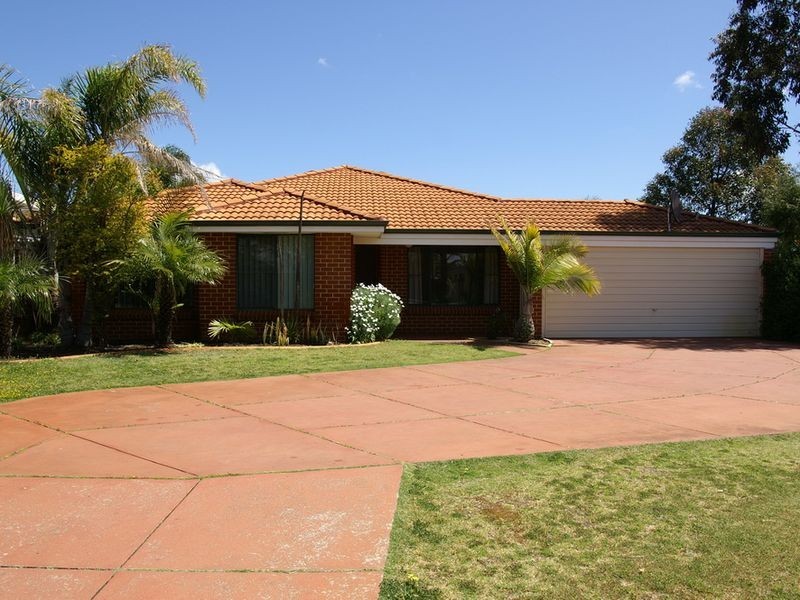 8 Roscommon Crescent, Orelia WA 6167