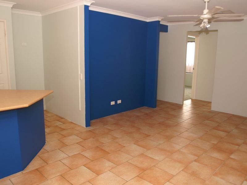 8 Roscommon Crescent, Orelia WA 6167