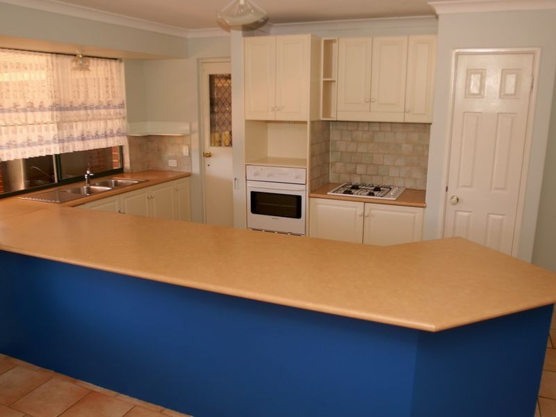 8 Roscommon Crescent, Orelia WA 6167