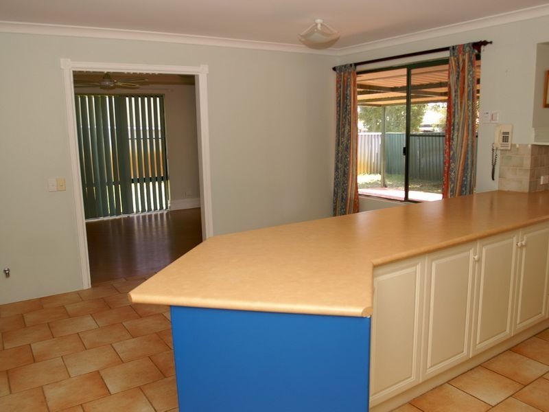 8 Roscommon Crescent, Orelia WA 6167