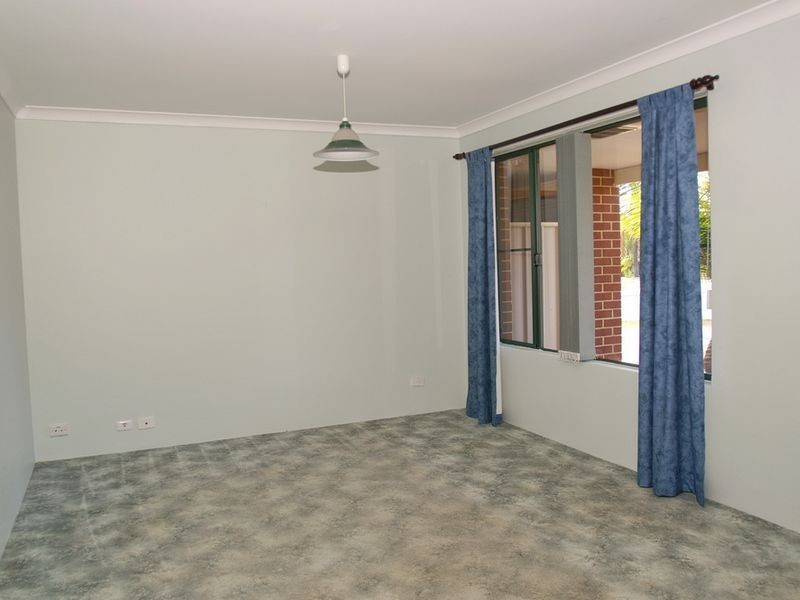 8 Roscommon Crescent, Orelia WA 6167