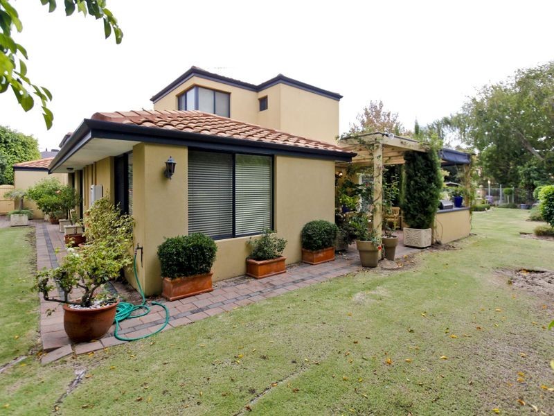 106 Glen Iris Drive, Jandakot WA 6164