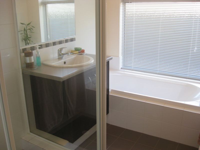 24 Barton Loop, Piara Waters WA 6112