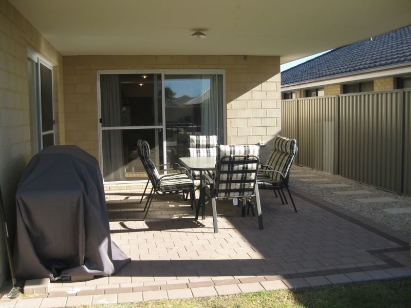 24 Barton Loop, Piara Waters WA 6112