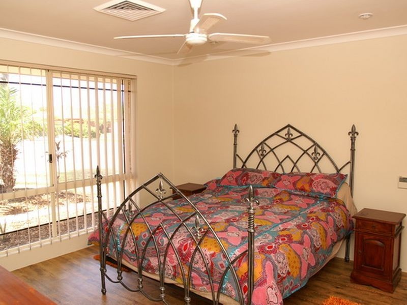 18 Freshwater Drive, Atwell WA 6164