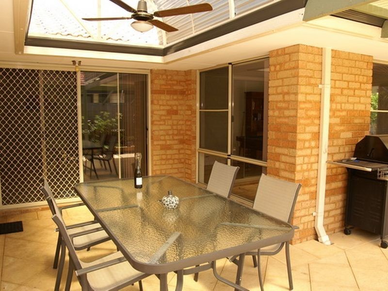 18 Freshwater Drive, Atwell WA 6164