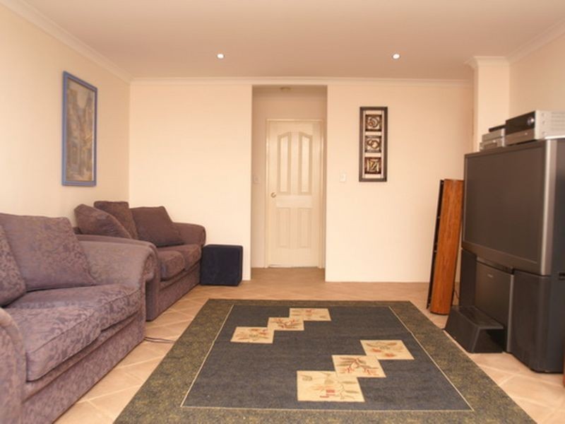 33 Avon Crescent, Atwell WA 6164