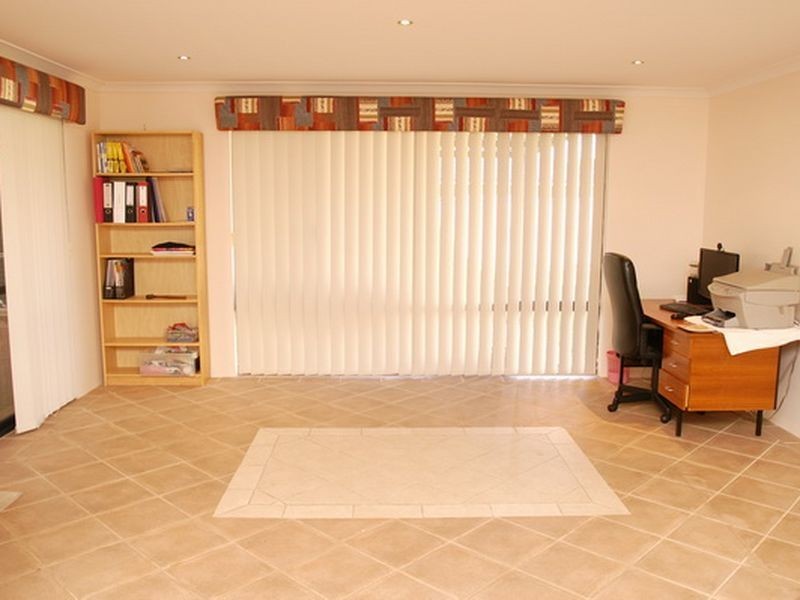 33 Avon Crescent, Atwell WA 6164