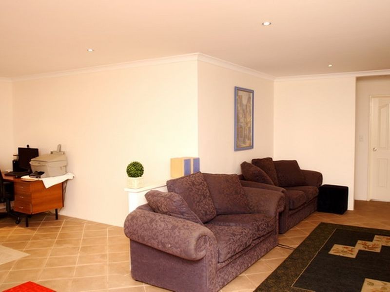 33 Avon Crescent, Atwell WA 6164