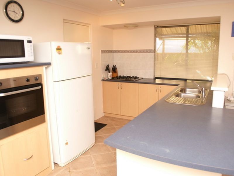 33 Avon Crescent, Atwell WA 6164