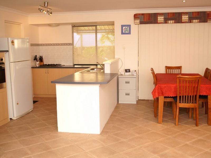 33 Avon Crescent, Atwell WA 6164