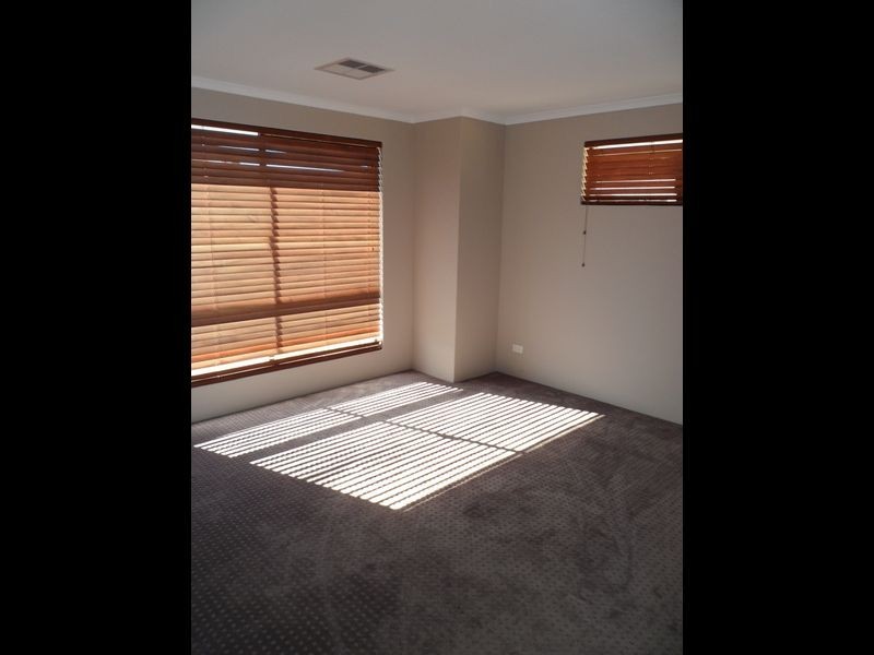 53 Chivalry Way, Atwell WA 6164