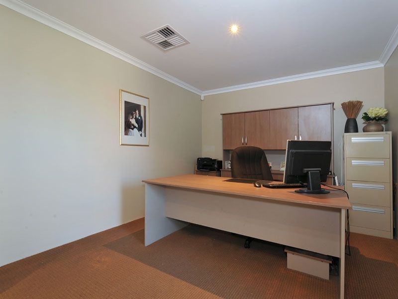 11 Aurora Drive, Atwell WA 6164