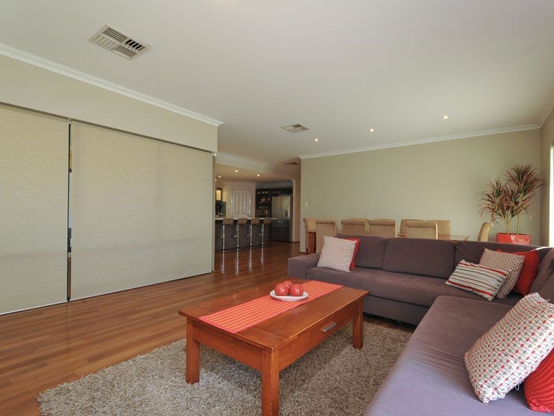 11 Aurora Drive, Atwell WA 6164