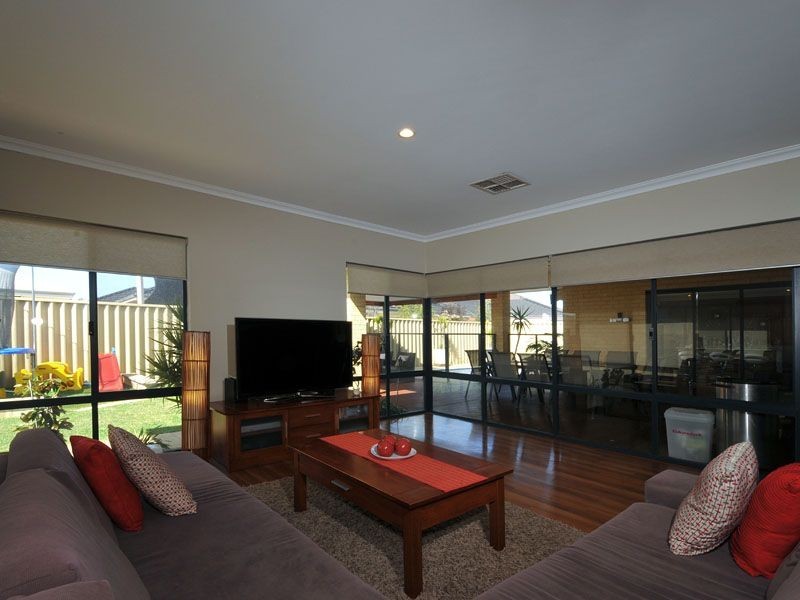 11 Aurora Drive, Atwell WA 6164