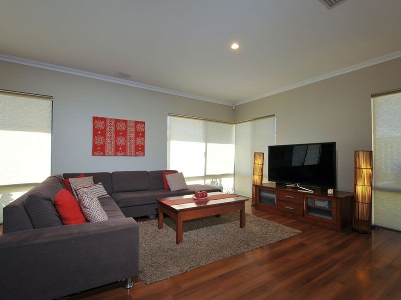 11 Aurora Drive, Atwell WA 6164