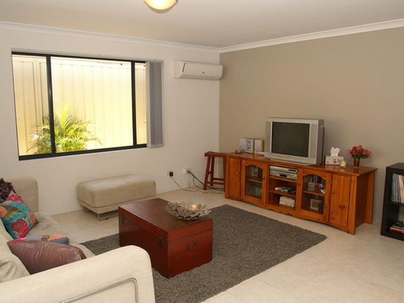 18/35 Barfield Raod, Hammond Park WA 6164