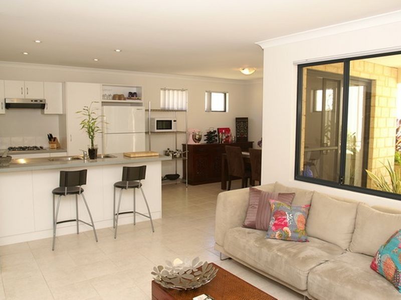 18/35 Barfield Raod, Hammond Park WA 6164