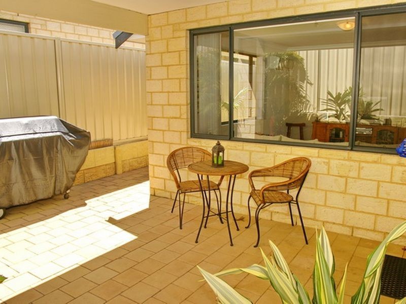 18/35 Barfield Raod, Hammond Park WA 6164