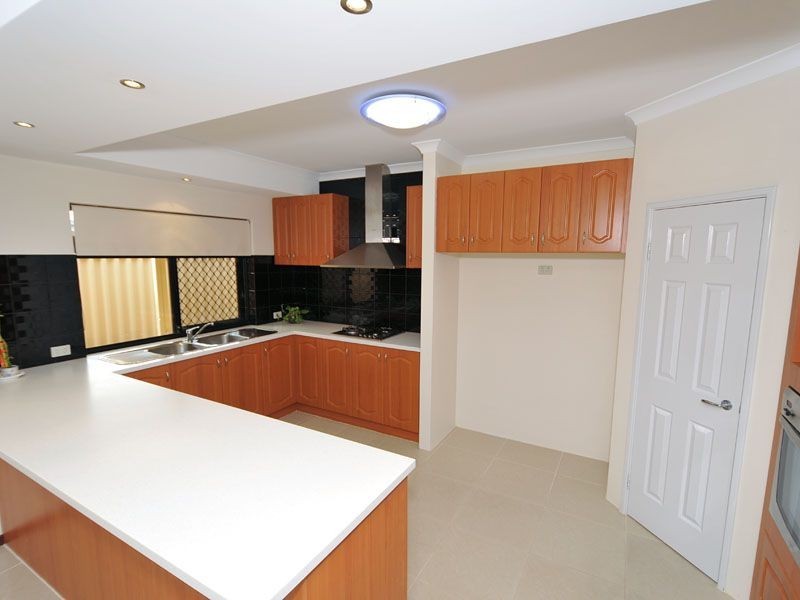 16 Harmony Avenue, Atwell WA 6164