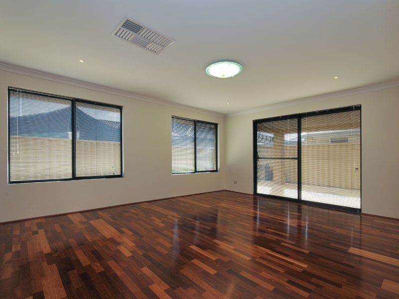 16 Harmony Avenue, Atwell WA 6164