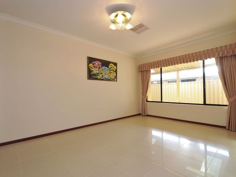 16 Harmony Avenue, Atwell WA 6164