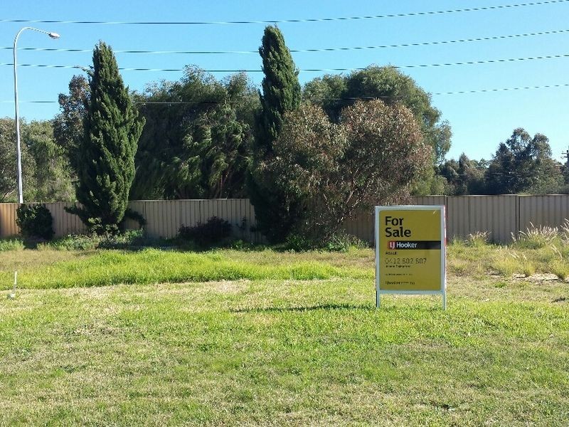 18 Ingvarson Way, Bibra Lake WA 6163