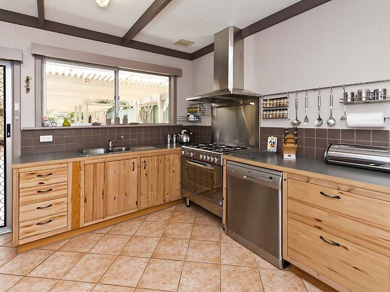 93 Holmes Road, Munster WA 6166
