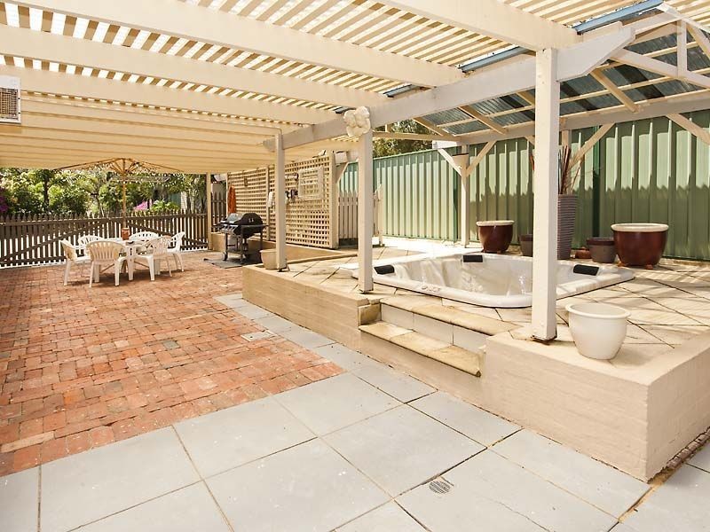 93 Holmes Road, Munster WA 6166