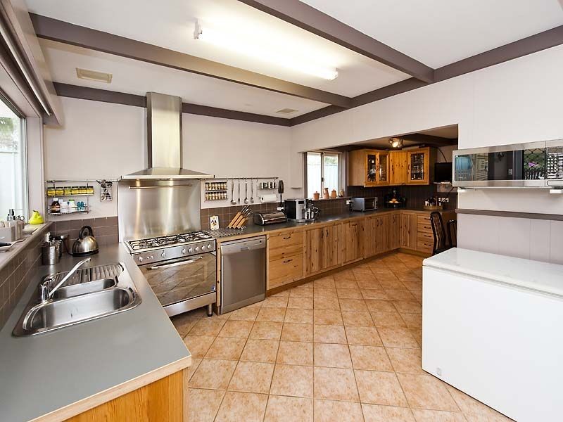 93 Holmes Road, Munster WA 6166