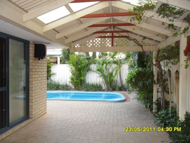 16 Kooralbyn Valley Crescent, Jandakot WA 6164