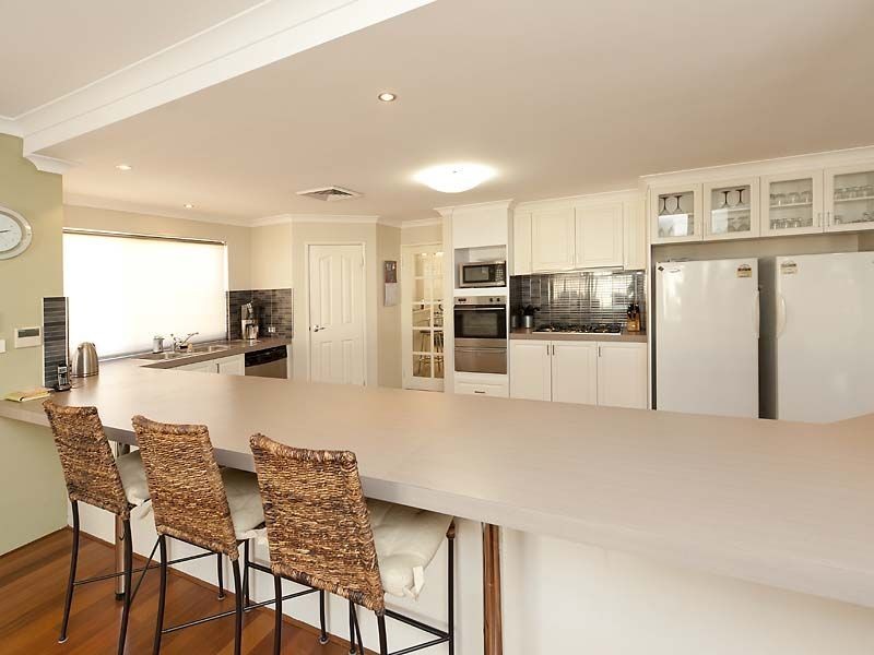 19 The Lakes Boulevard, Jandakot WA 6164