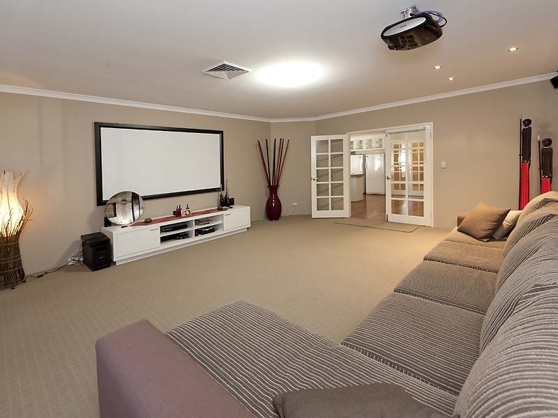 19 The Lakes Boulevard, Jandakot WA 6164