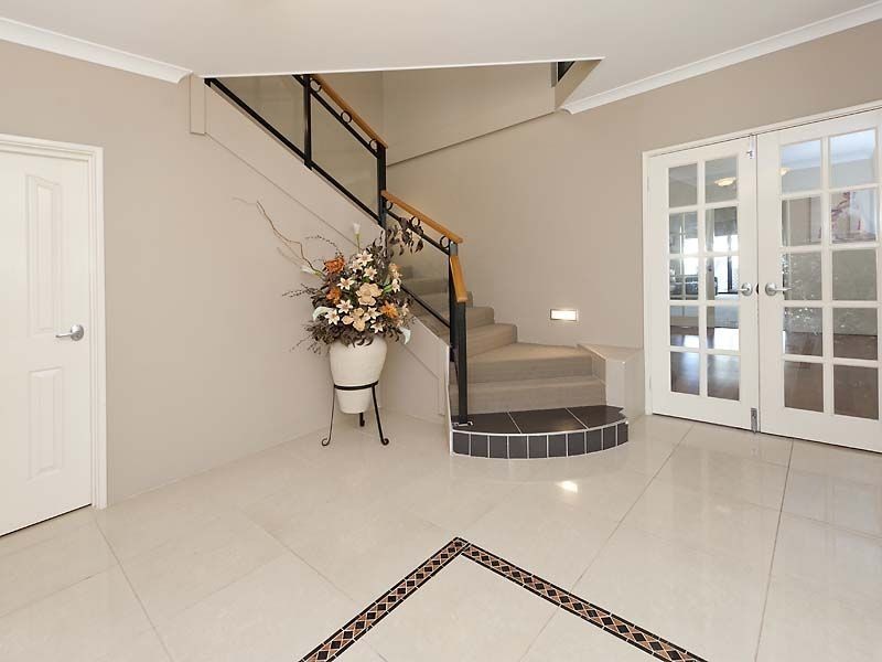 19 The Lakes Boulevard, Jandakot WA 6164