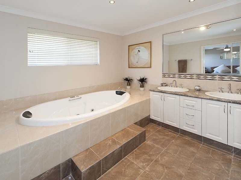 19 The Lakes Boulevard, Jandakot WA 6164