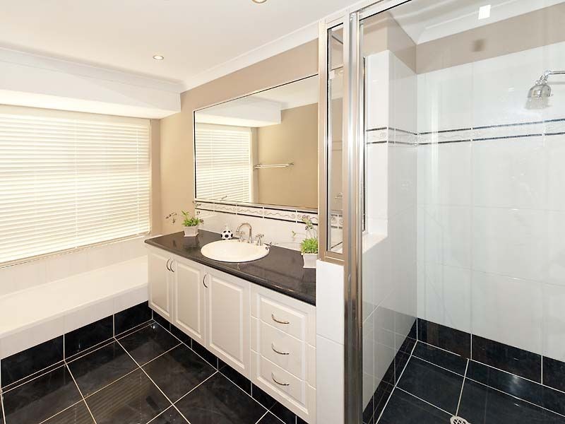 19 The Lakes Boulevard, Jandakot WA 6164