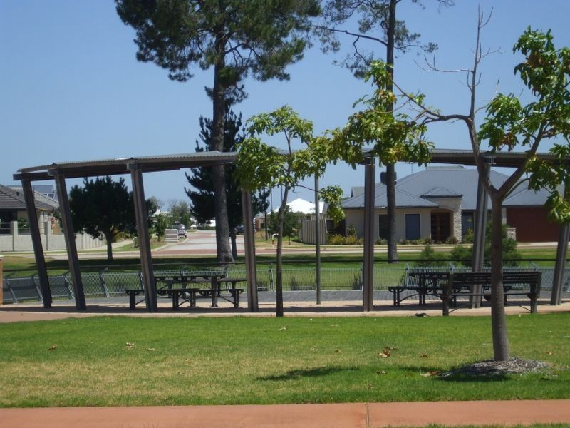 2 Pitch Way, Aubin Grove WA 6164
