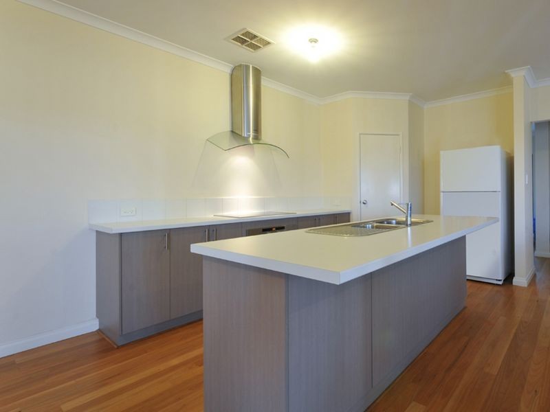 4 Versailles Parkway, Aubin Grove WA 6164