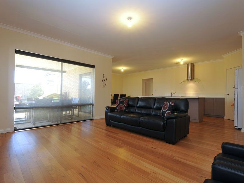 4 Versailles Parkway, Aubin Grove WA 6164