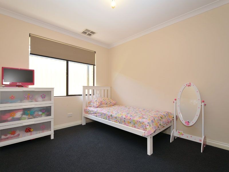 4 Versailles Parkway, Aubin Grove WA 6164