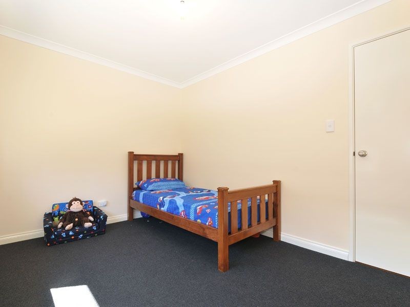 4 Versailles Parkway, Aubin Grove WA 6164