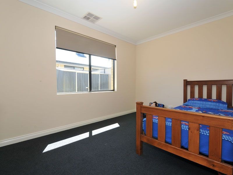 4 Versailles Parkway, Aubin Grove WA 6164