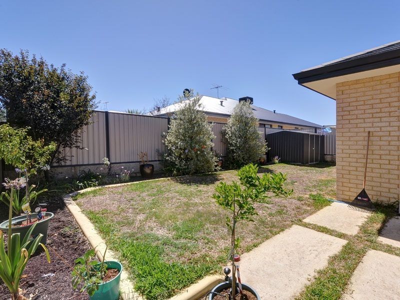 4 Versailles Parkway, Aubin Grove WA 6164