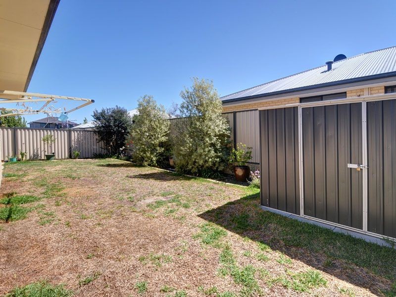 4 Versailles Parkway, Aubin Grove WA 6164