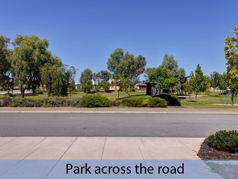 4 Versailles Parkway, Aubin Grove WA 6164