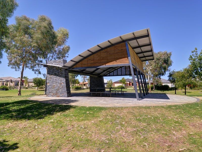 4 Versailles Parkway, Aubin Grove WA 6164